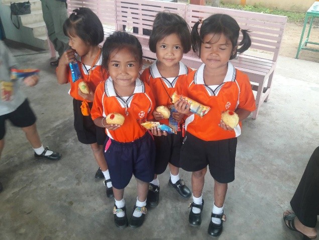 มอบทุนการศึกษาเด็กเรียนดี แต่ยากจน