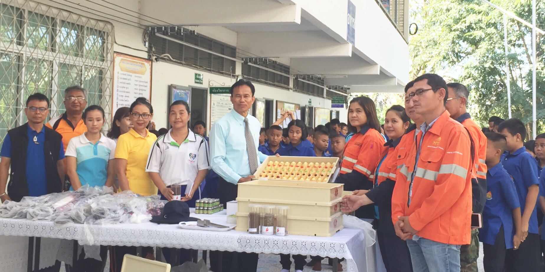 มอบทุนการศึกษาเด็กเรียนดี แต่ยากจน