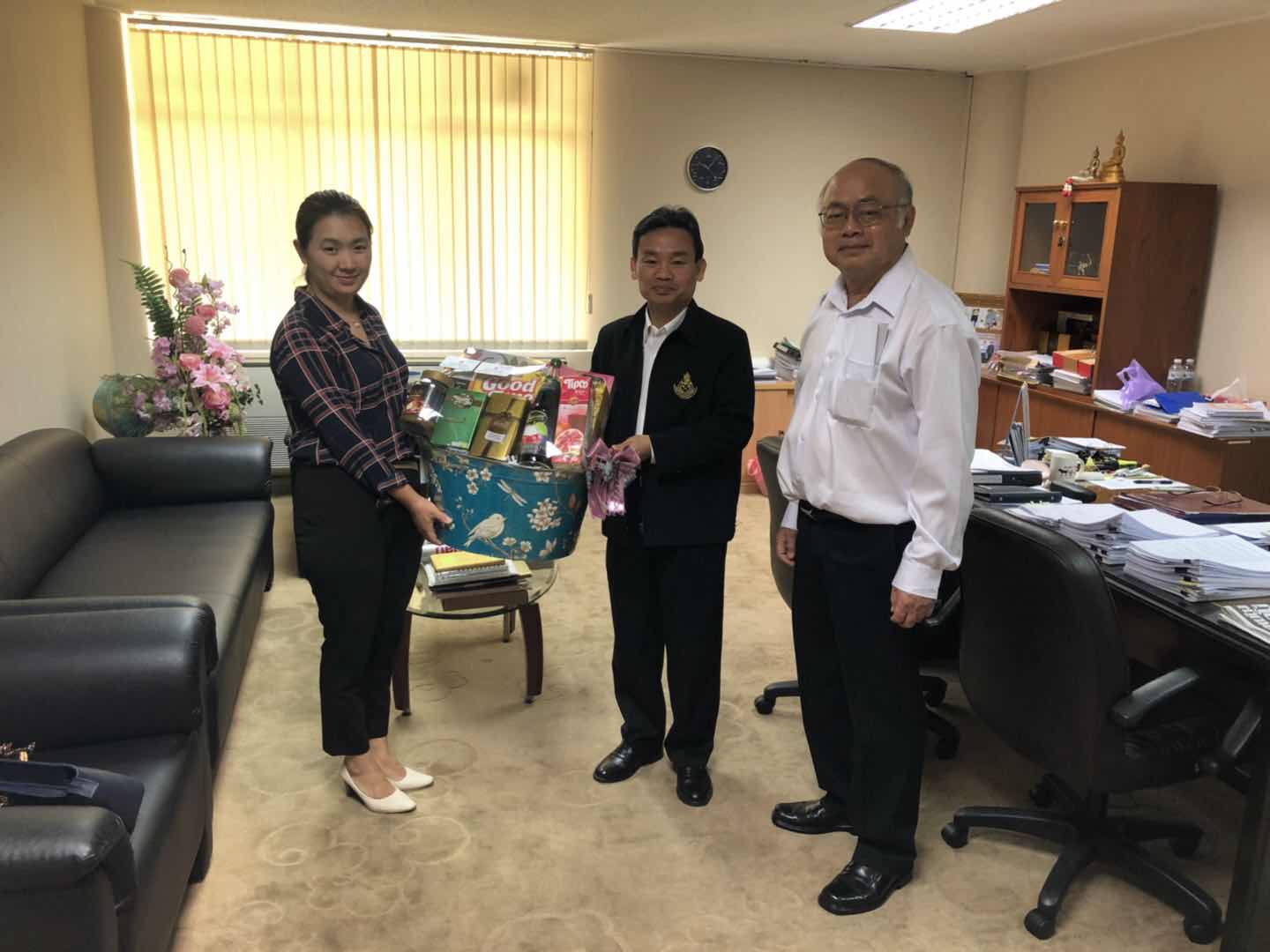 มอบกระเช้าของขวัญสวัสดีปีใหม่ 2561